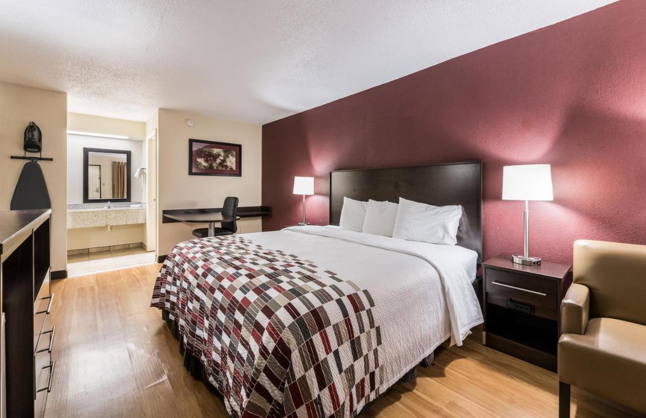 Red Roof Inn Indianapolis - Castleton Экстерьер фото