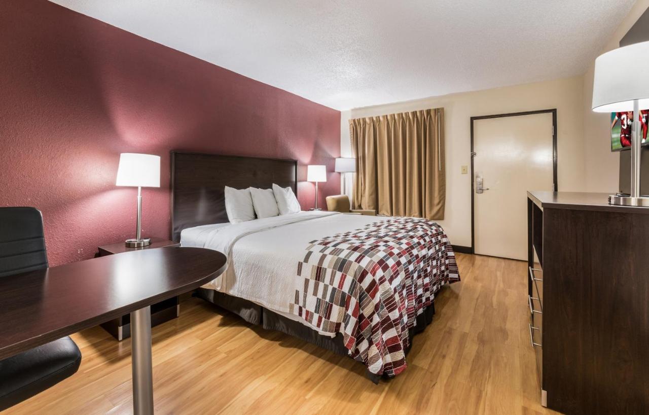 Red Roof Inn Indianapolis - Castleton Экстерьер фото